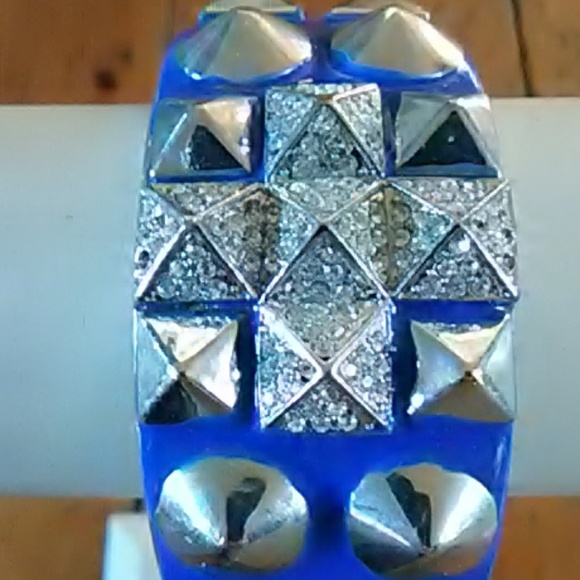 Assorted statement cuff bracelets - Picture 3 of 3
